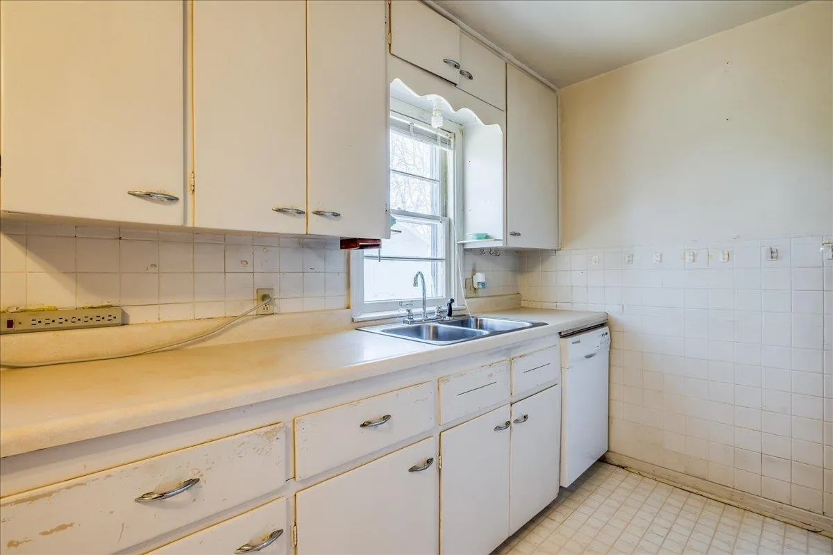 Wichita, Kansas 67211, United States, 2 Bedrooms Bedrooms, ,1 BathroomBathrooms,Residential,Active,84825