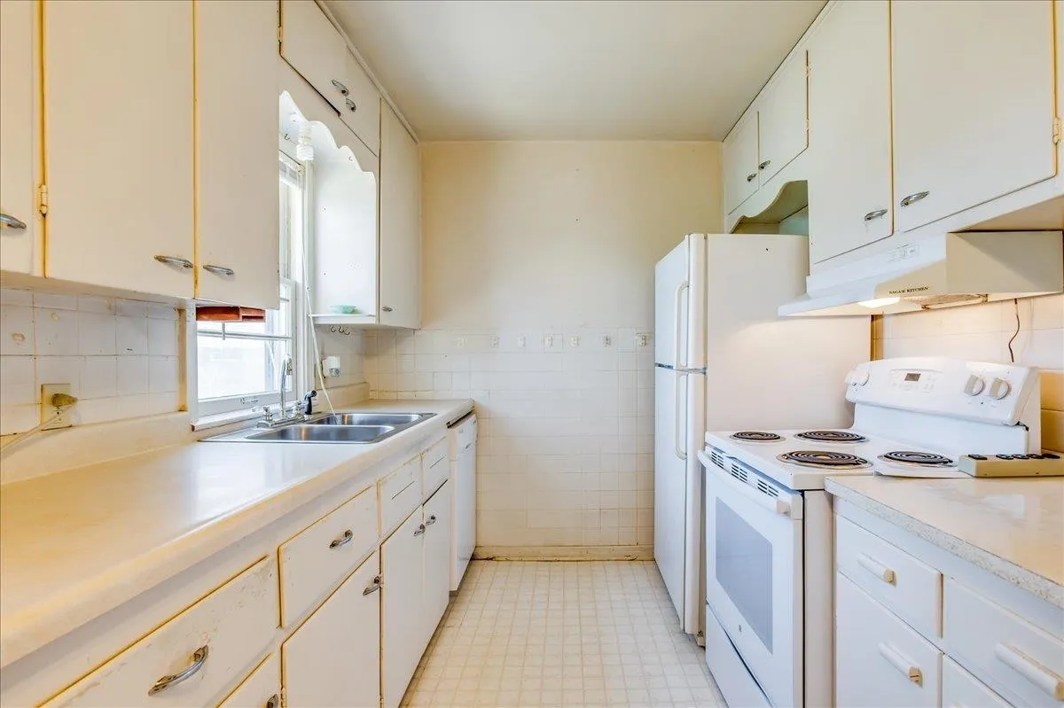 Wichita, Kansas 67211, United States, 2 Bedrooms Bedrooms, ,1 BathroomBathrooms,Residential,Active,84825