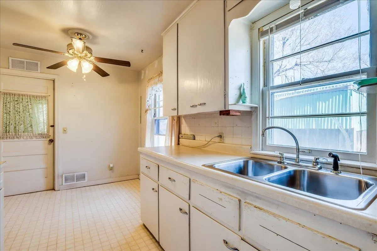 Wichita, Kansas 67211, United States, 2 Bedrooms Bedrooms, ,1 BathroomBathrooms,Residential,Active,84825