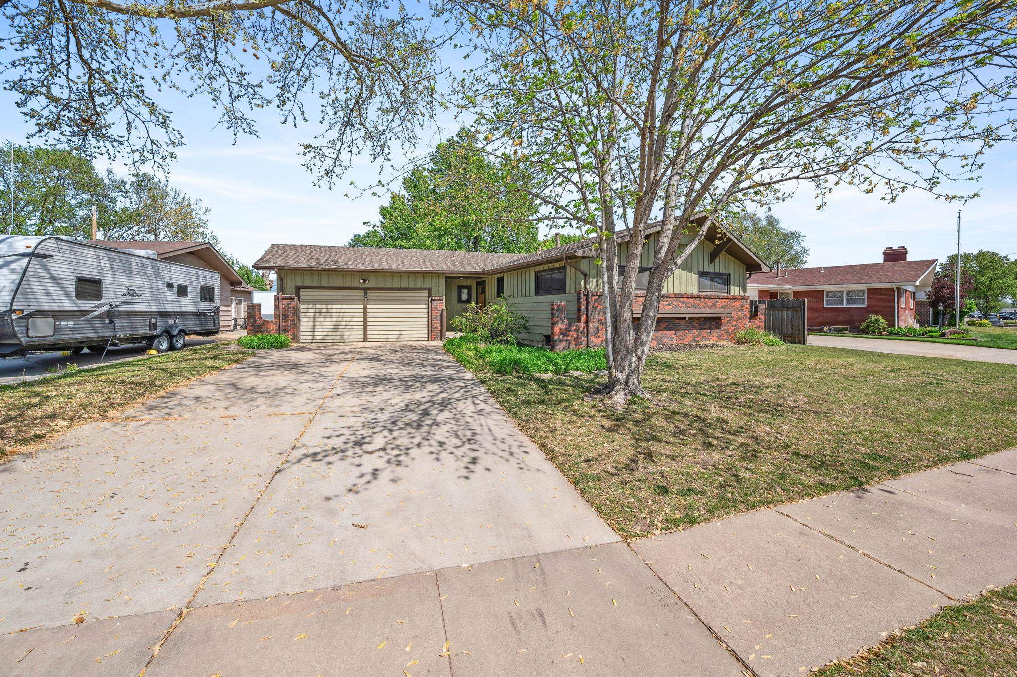 2444 S Bonn St, Wichita, Kansas image 1