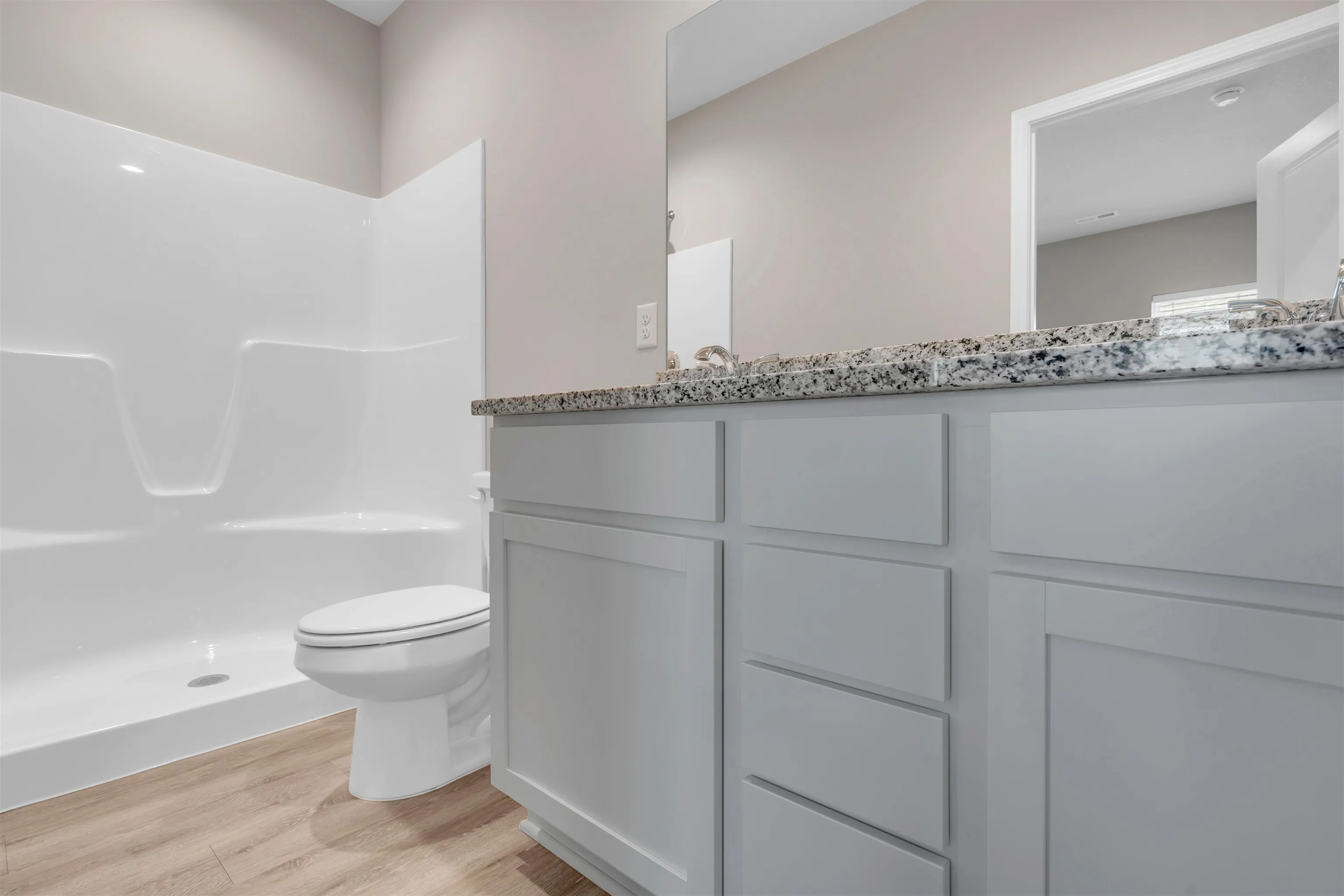 McPherson, Kansas 67460, United States, 4 Bedrooms Bedrooms, ,2 BathroomsBathrooms,Residential,Active,47205