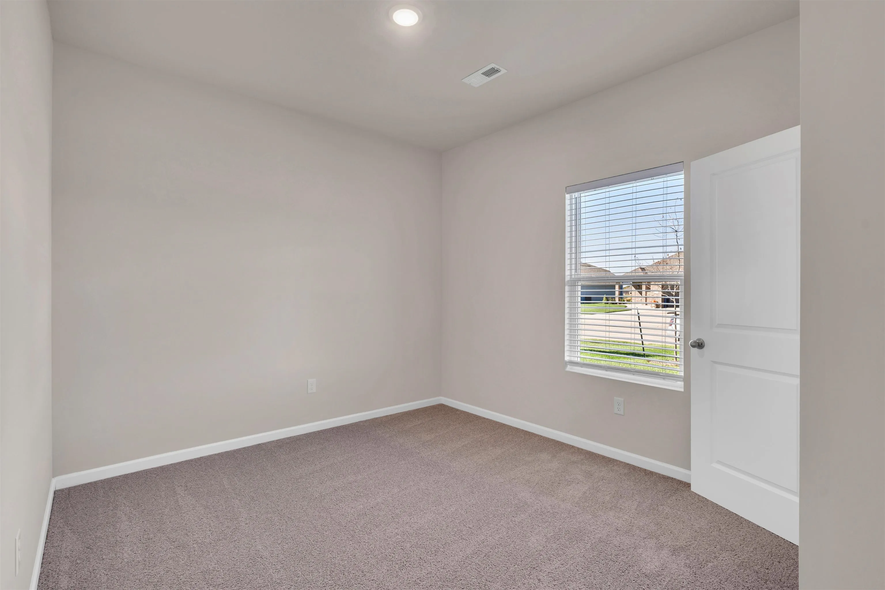 McPherson, Kansas 67460, United States, 4 Bedrooms Bedrooms, ,2 BathroomsBathrooms,Residential,Active,47205