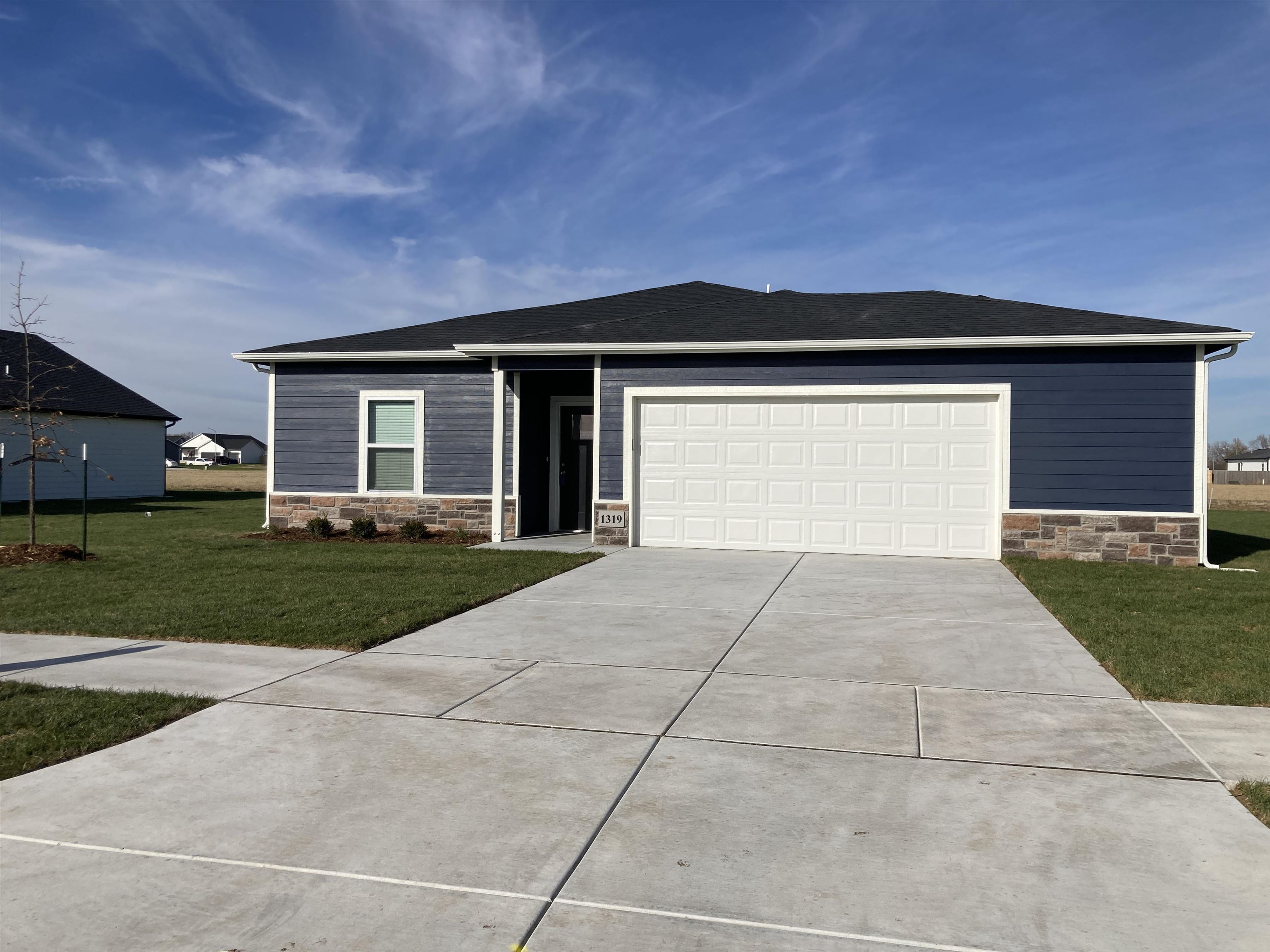 1319 Robin Dr, McPherson, Kansas image 1