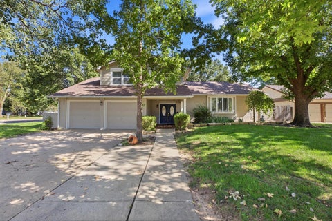 Homes For Sale - 2502 S Yellowstone Cir<br/> Wichita, KS 67215
