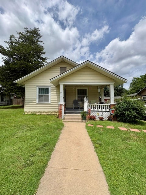 Homes For Sale - 514 W Cave Springs Ave<br/> El Dorado, KS 67042