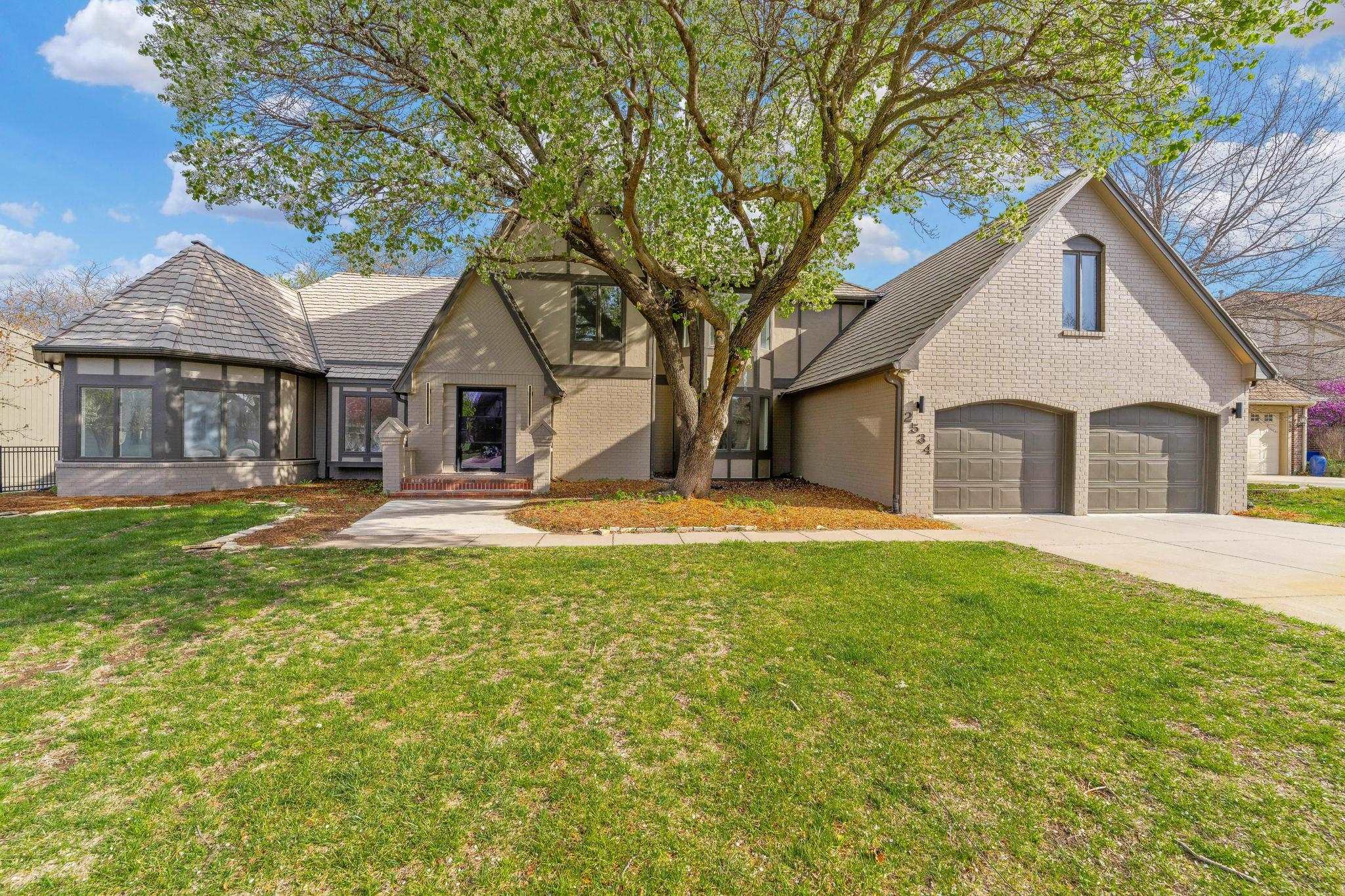 2534 N Greenleaf Ct, Wichita, Kansas image 2
