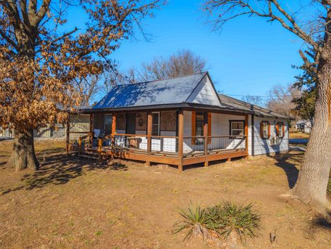 Homes For Sale - 538 E Elk St<br/> Elk County, Howard, KS 67349