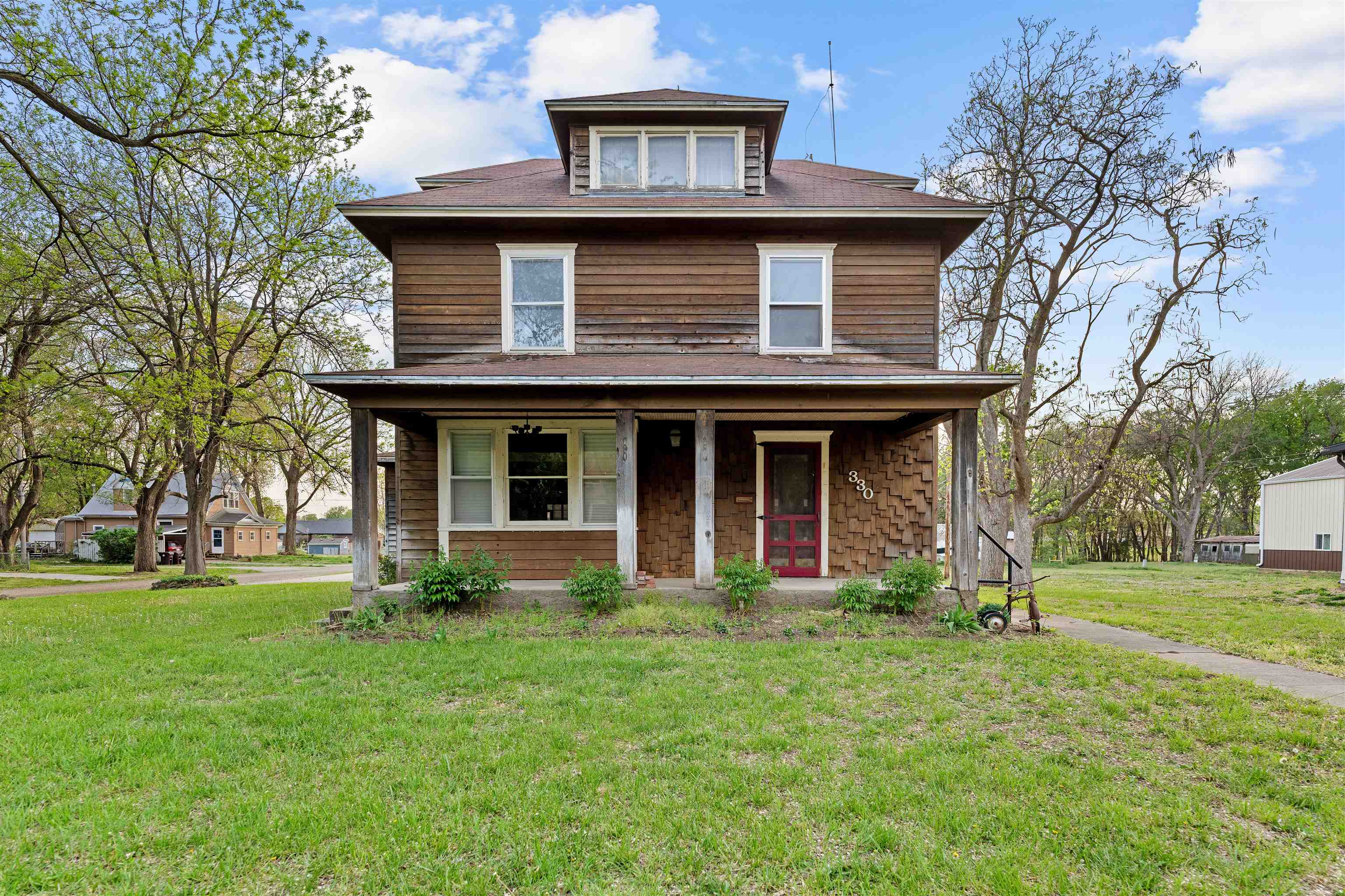 330 S Chestnut St, Lindsborg, Kansas image 1