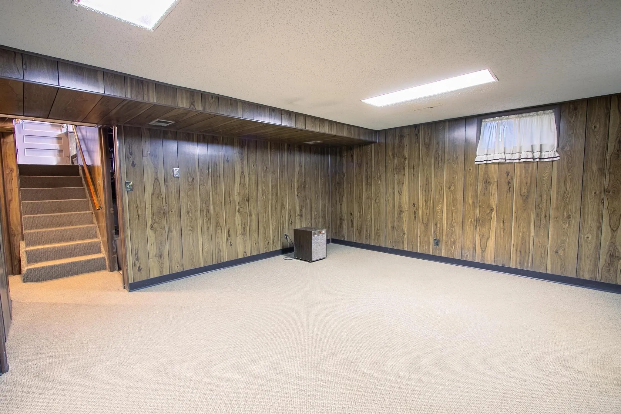 Newton, Kansas 67114, United States, 4 Bedrooms Bedrooms, ,2 BathroomsBathrooms,Residential,Active,241321