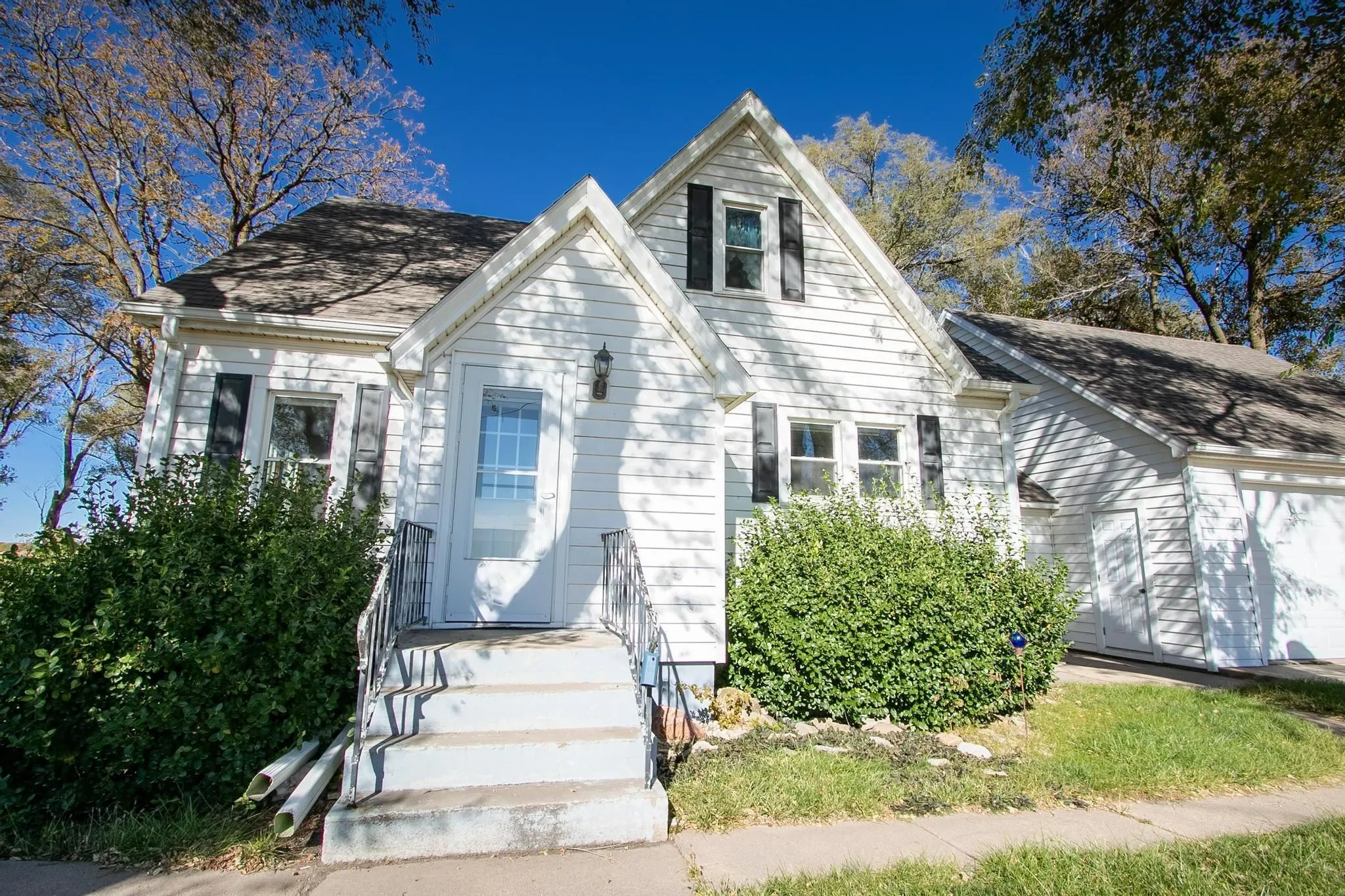 Newton, Kansas 67114, United States, 4 Bedrooms Bedrooms, ,2 BathroomsBathrooms,Residential,Active,241321