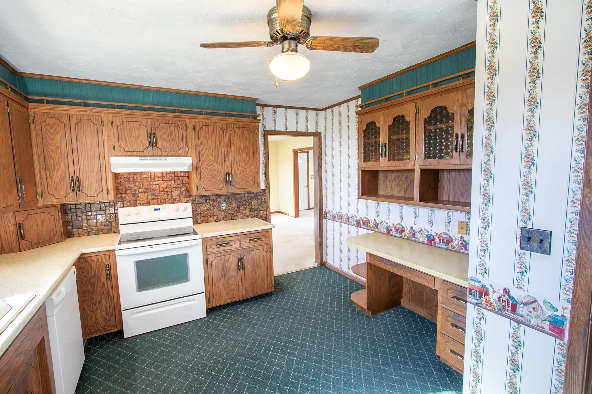 Newton, Kansas 67114, United States, 4 Bedrooms Bedrooms, ,2 BathroomsBathrooms,Residential,Active,241321