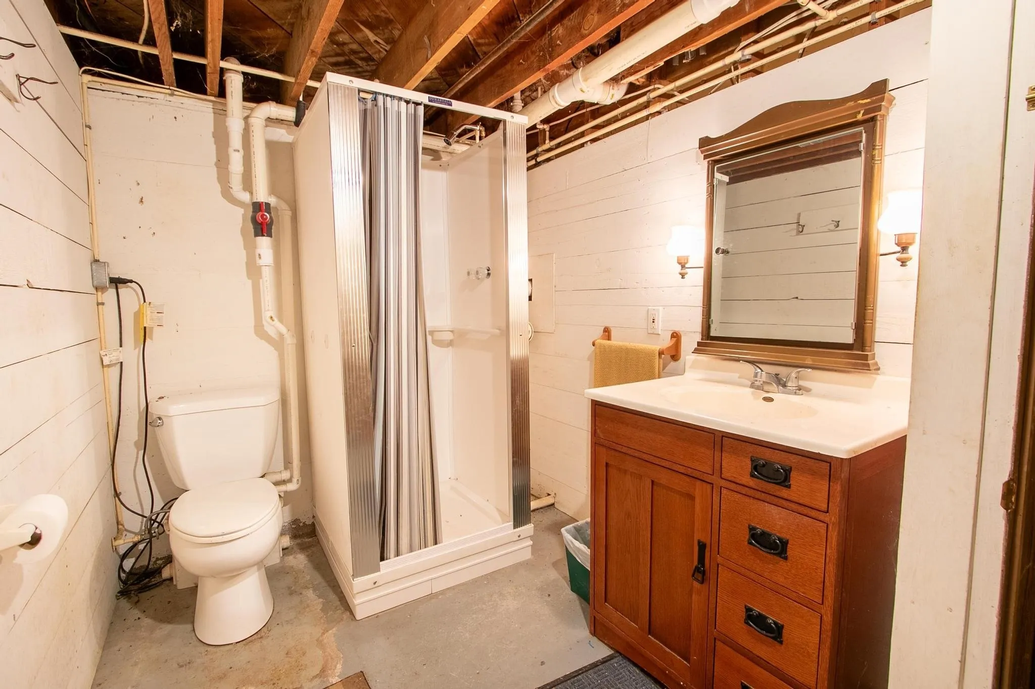 Newton, Kansas 67114, United States, 4 Bedrooms Bedrooms, ,2 BathroomsBathrooms,Residential,Active,241321