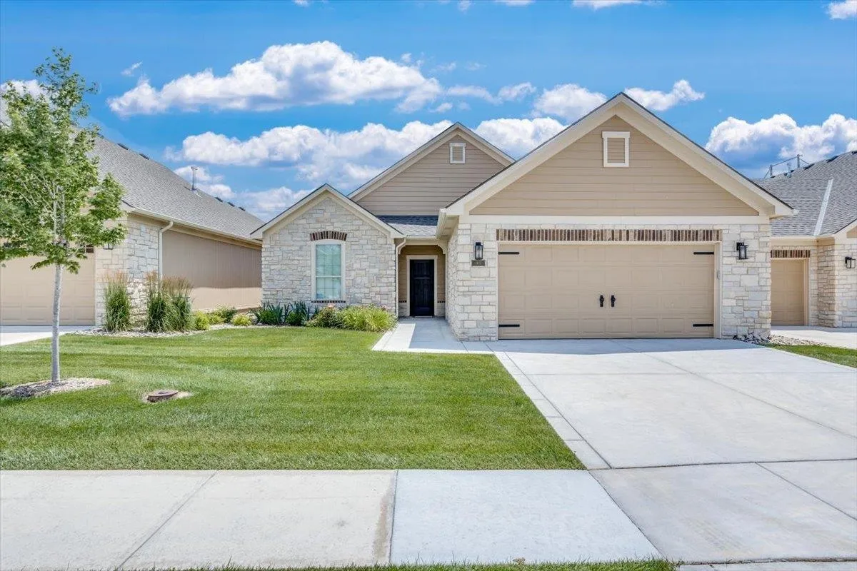 Derby, Kansas 67037, United States, 2 Bedrooms Bedrooms, ,2 BathroomsBathrooms,Residential,Pending,54807