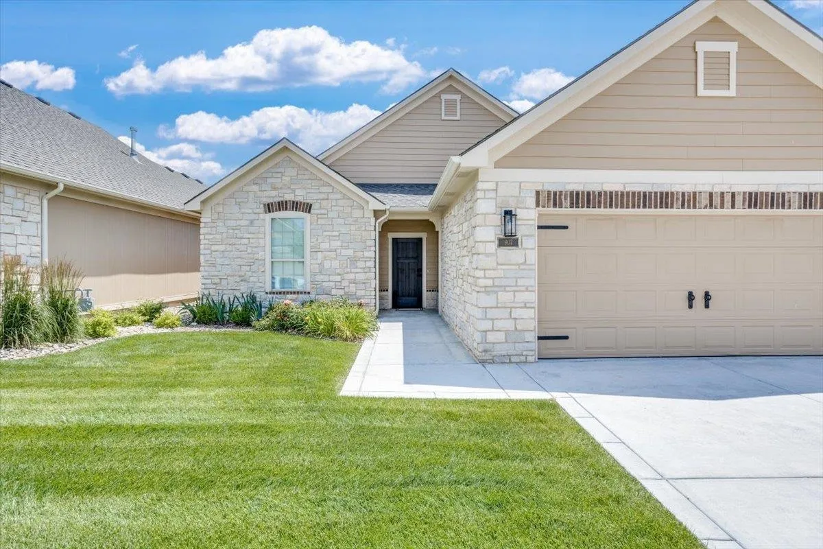 Derby, Kansas 67037, United States, 2 Bedrooms Bedrooms, ,2 BathroomsBathrooms,Residential,Pending,54807