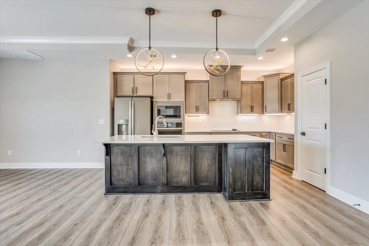 Derby, Kansas 67037, United States, 2 Bedrooms Bedrooms, ,2 BathroomsBathrooms,Residential,Pending,54807