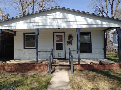 Townhouse For Sale - 410 W 5th St<br/> Newton, KS 67116