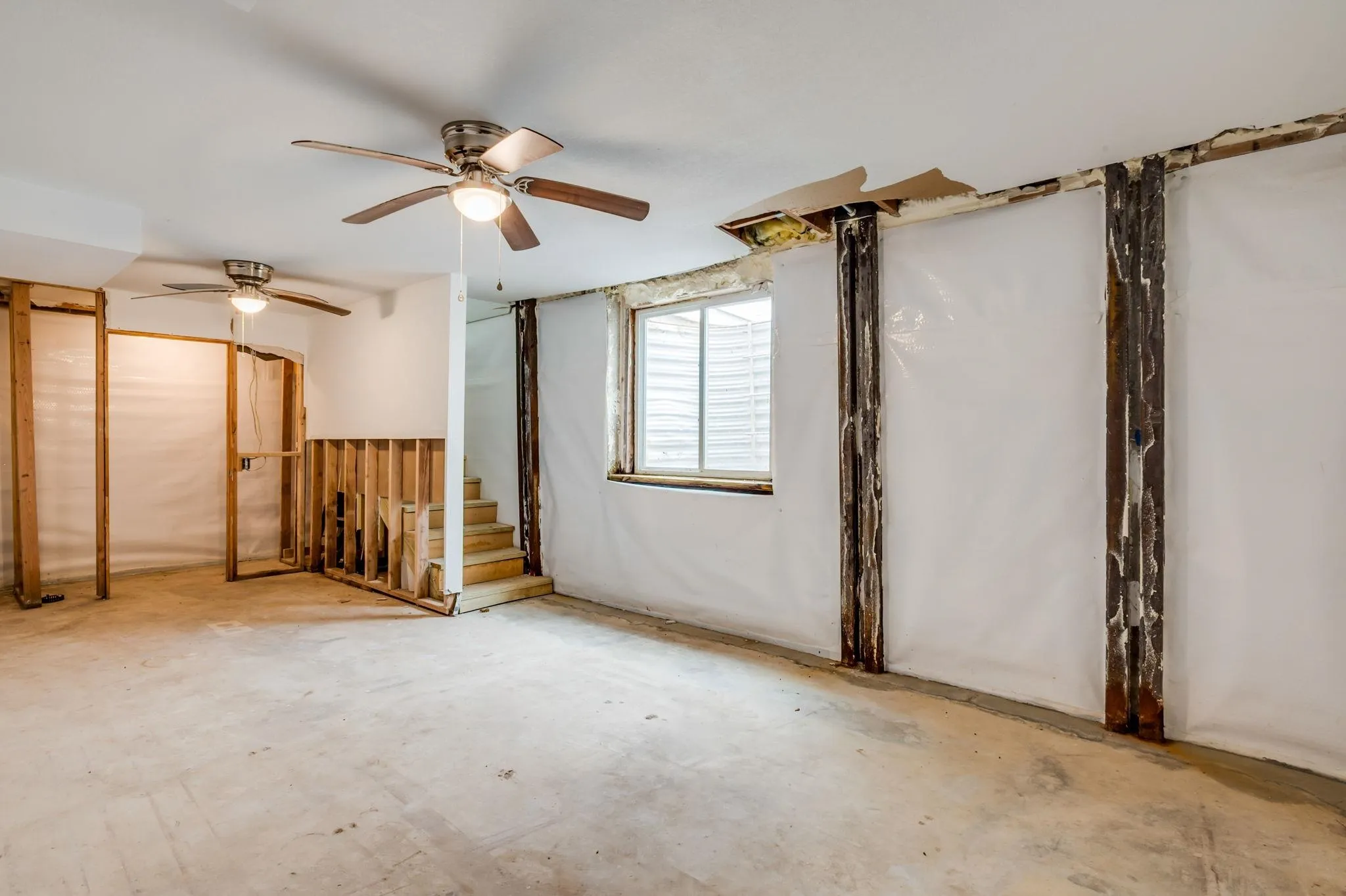 Rose Hill, Kansas 67133, United States, 4 Bedrooms Bedrooms, ,2 BathroomsBathrooms,Residential,Active,141205