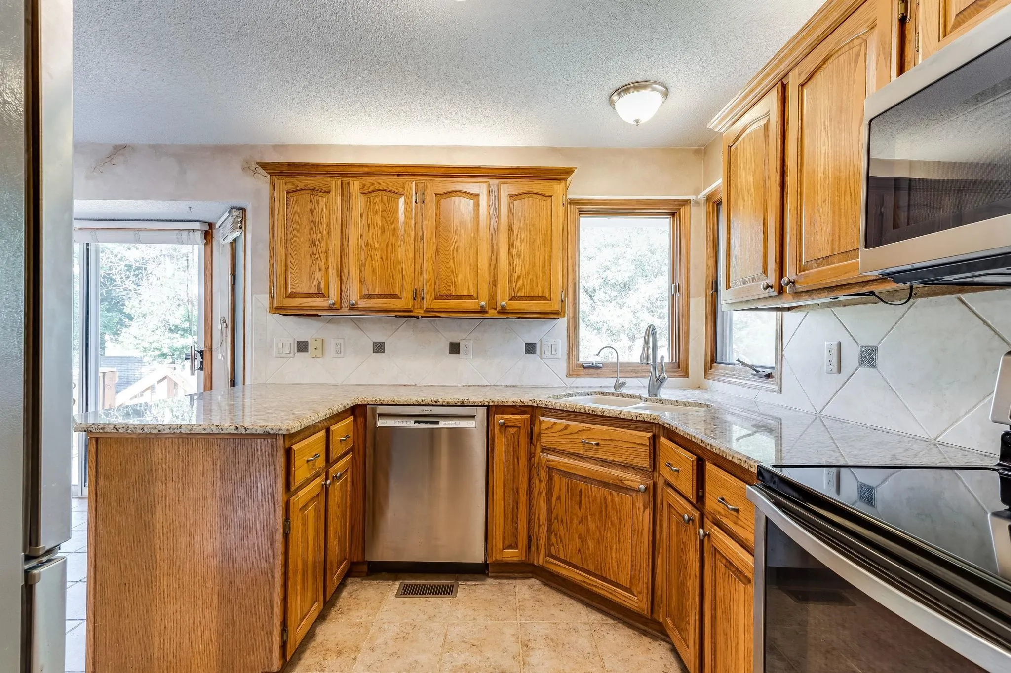 Derby, Kansas 67037, United States, 5 Bedrooms Bedrooms, ,3 BathroomsBathrooms,Residential,Pending,208946