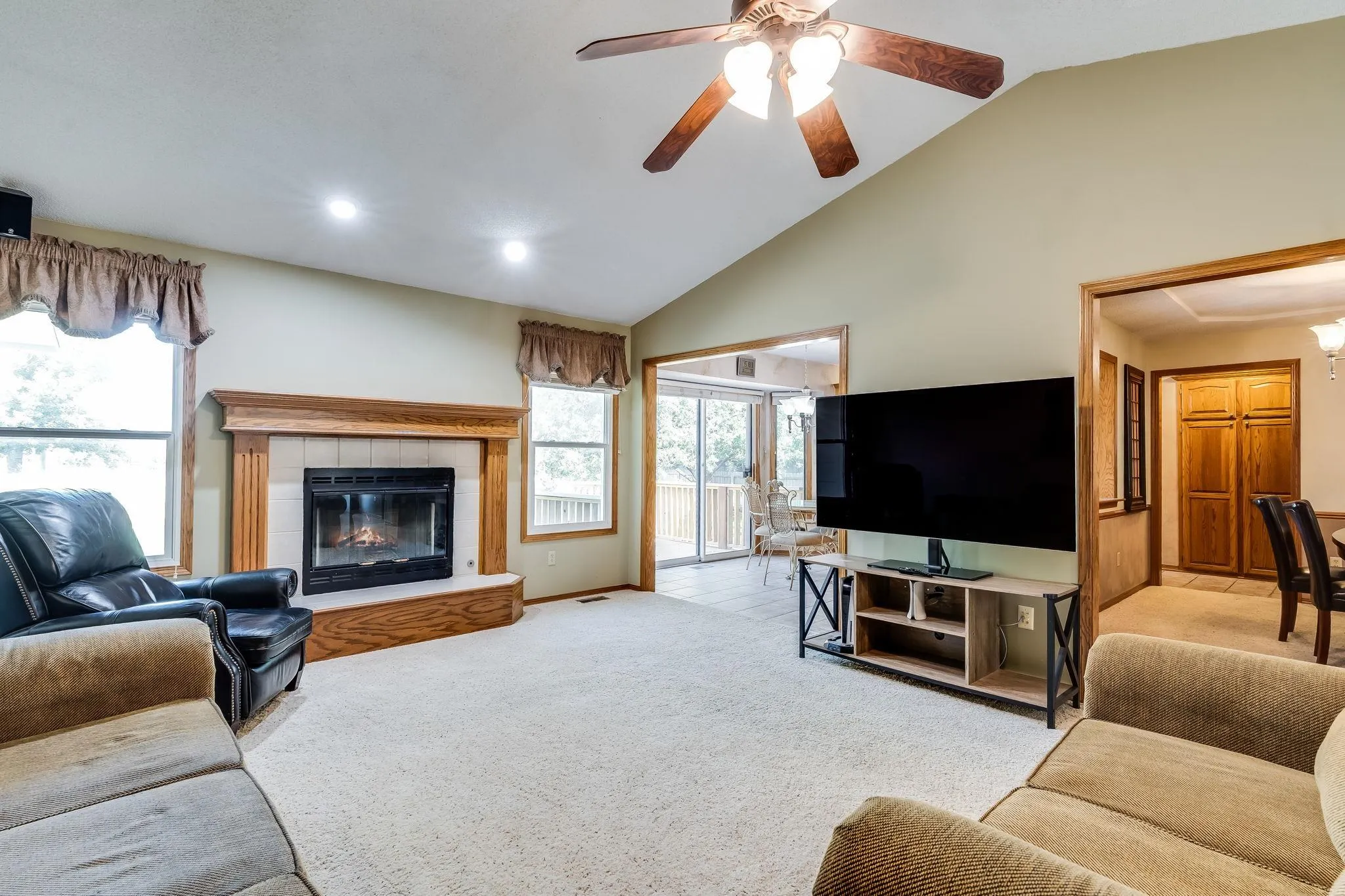 Derby, Kansas 67037, United States, 5 Bedrooms Bedrooms, ,3 BathroomsBathrooms,Residential,Pending,208946