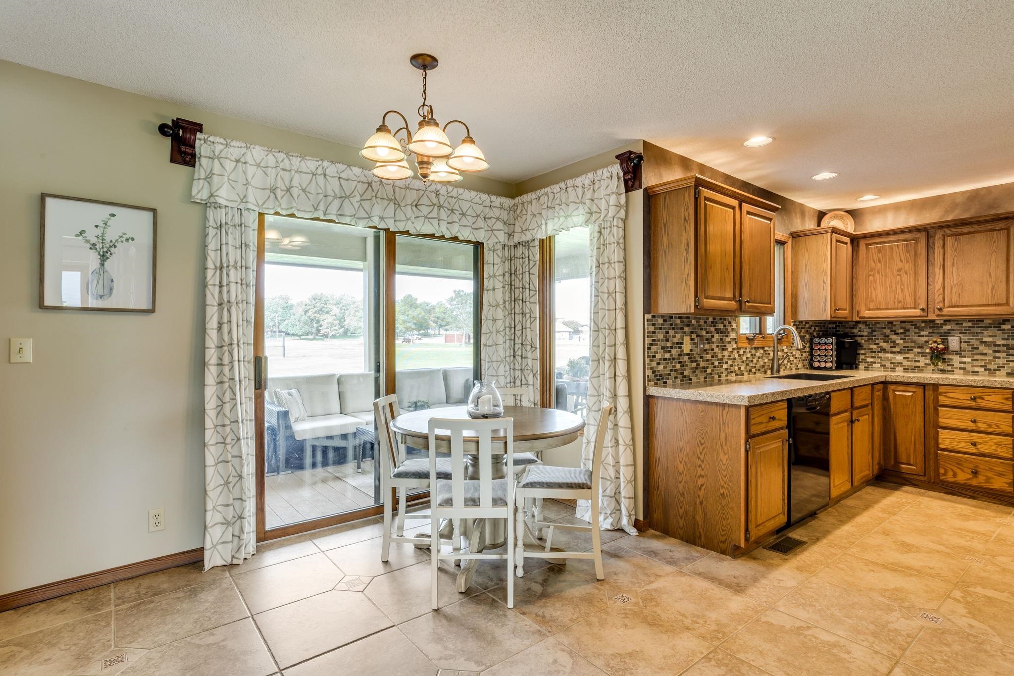 2415 N Spring Meadow St, Wichita, Kansas image 10