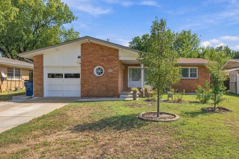 Homes For Sale - 2916 S Bennett Ave<br/> Wichita, KS 67217