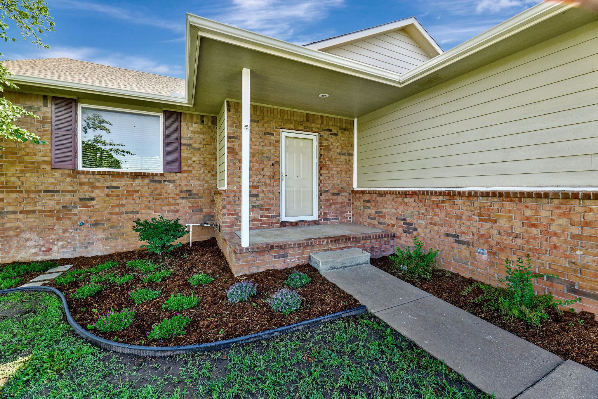 900 Sandalwood Cir, Augusta, Kansas image 3