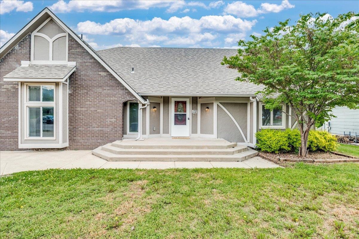 132 Timberlane Dr, Haysville, Kansas image 2