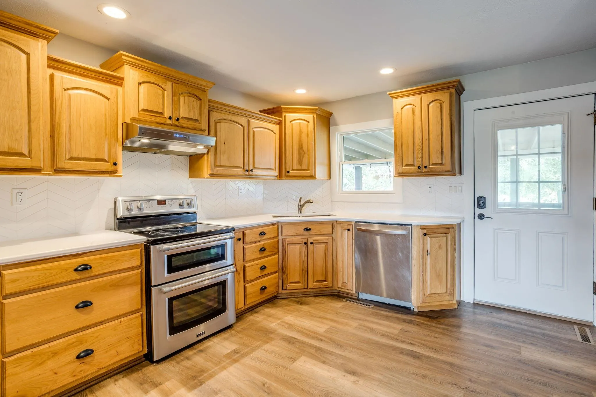 Towanda, Kansas 67144, United States, 3 Bedrooms Bedrooms, ,3 BathroomsBathrooms,Residential,Active,141657