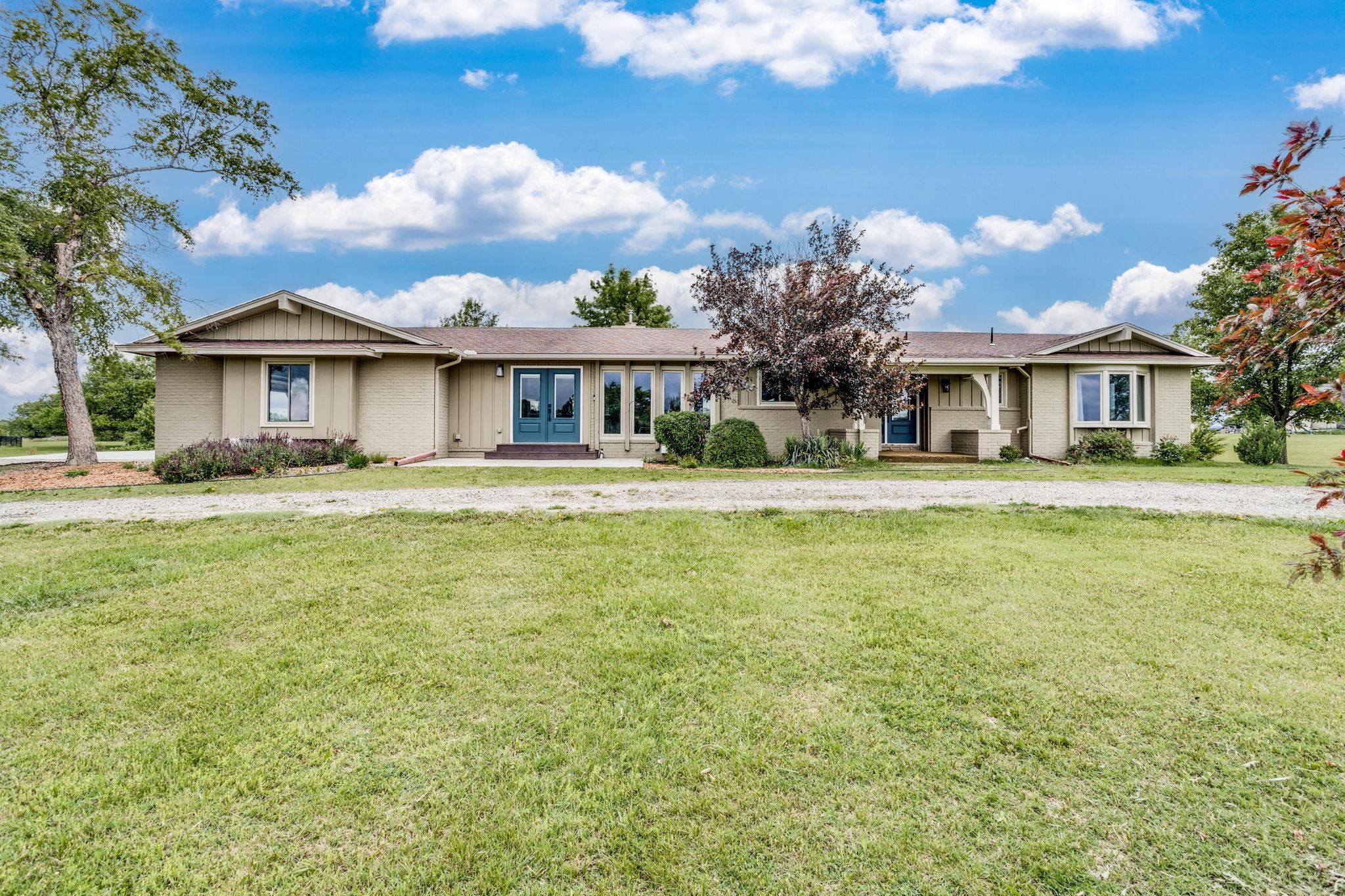 4818 SW Briarcliff Dr, Towanda, Kansas image 2