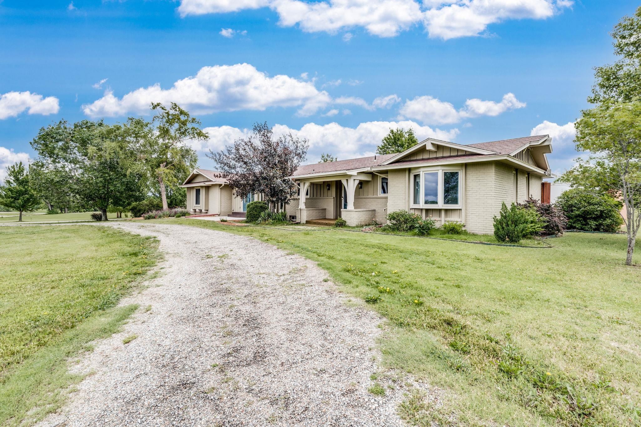4818 SW Briarcliff Dr, Towanda, Kansas image 3