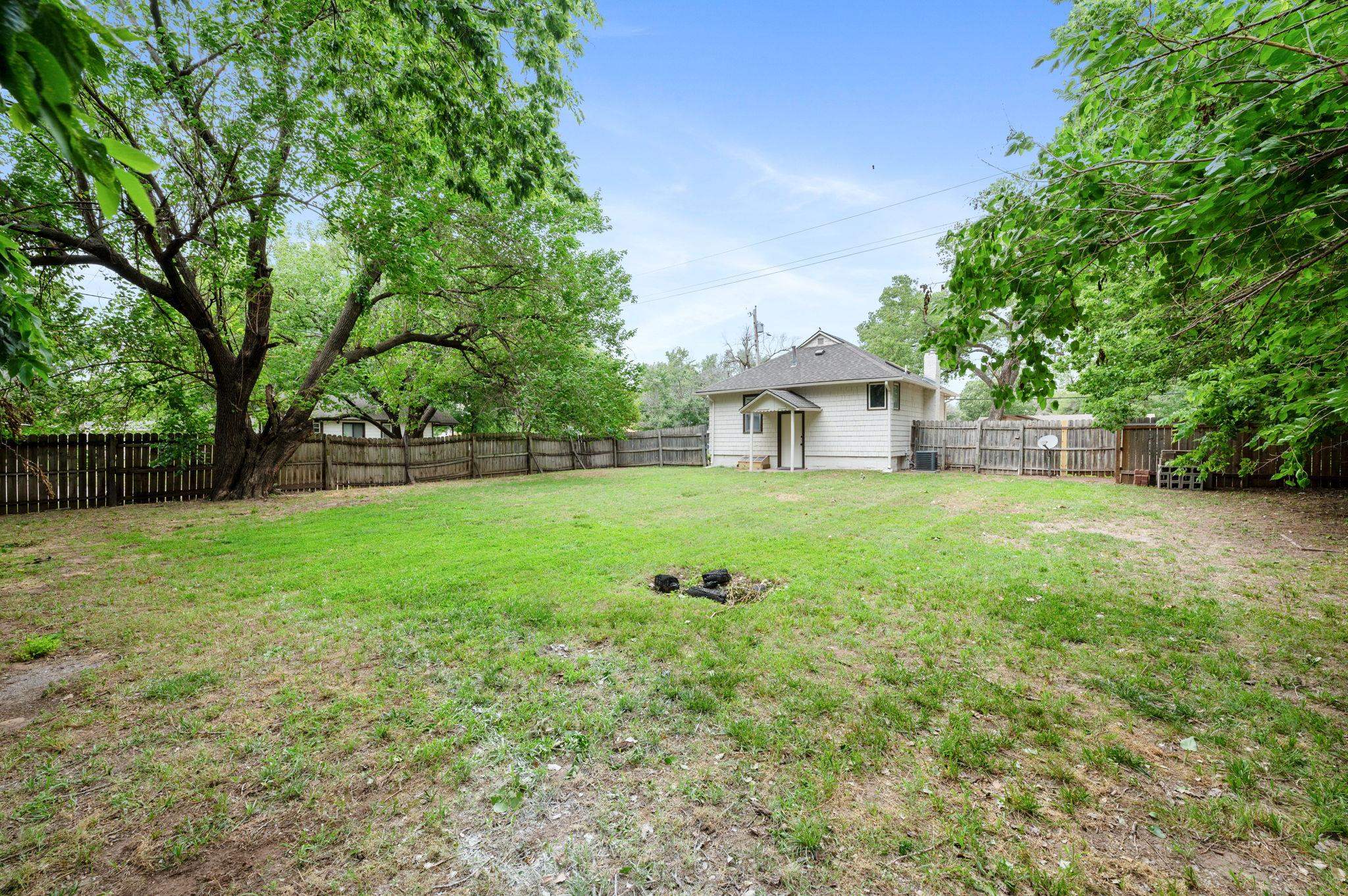 Wichita, Kansas 67212, United States, 3 Bedrooms Bedrooms, ,1 BathroomBathrooms,Residential,Pending,54223