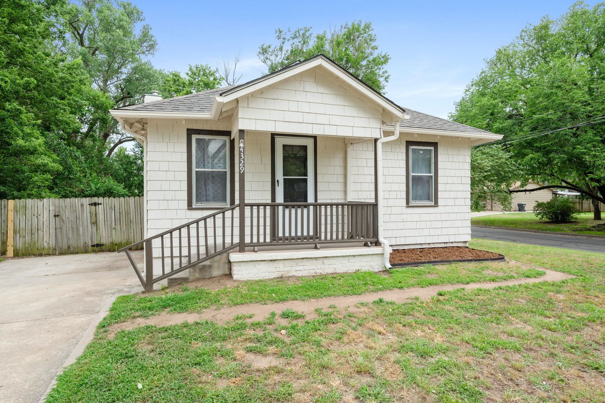 Wichita, Kansas 67212, United States, 3 Bedrooms Bedrooms, ,1 BathroomBathrooms,Residential,Pending,54223