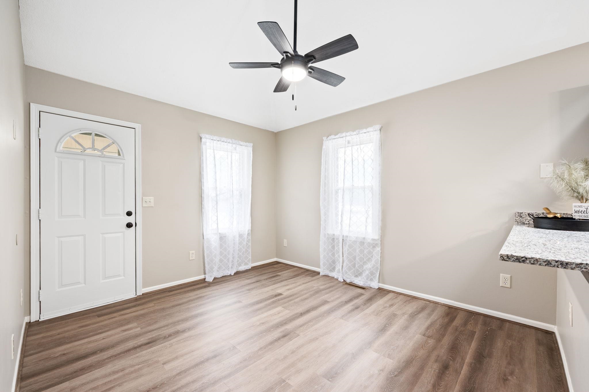 Wichita, Kansas 67212, United States, 3 Bedrooms Bedrooms, ,1 BathroomBathrooms,Residential,Pending,54223