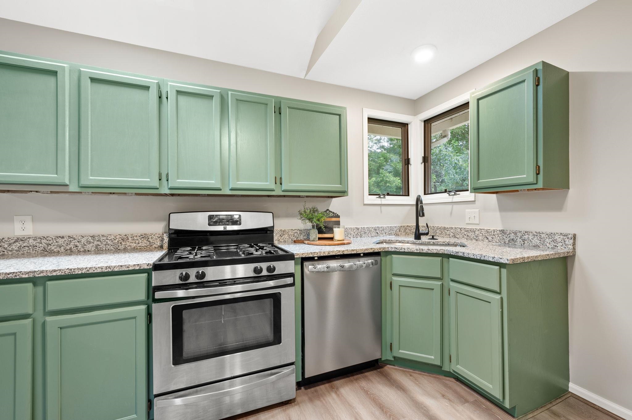 Wichita, Kansas 67212, United States, 3 Bedrooms Bedrooms, ,1 BathroomBathrooms,Residential,Pending,54223