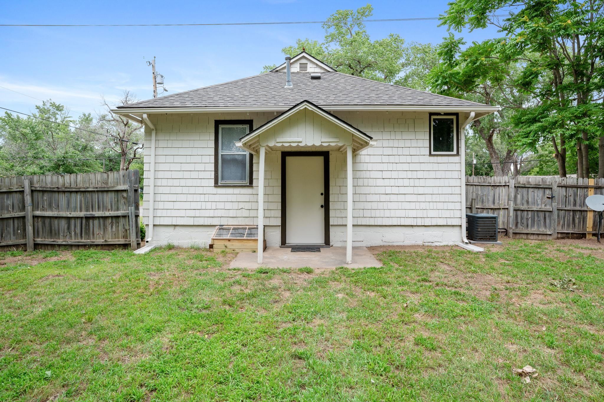 Wichita, Kansas 67212, United States, 3 Bedrooms Bedrooms, ,1 BathroomBathrooms,Residential,Pending,54223