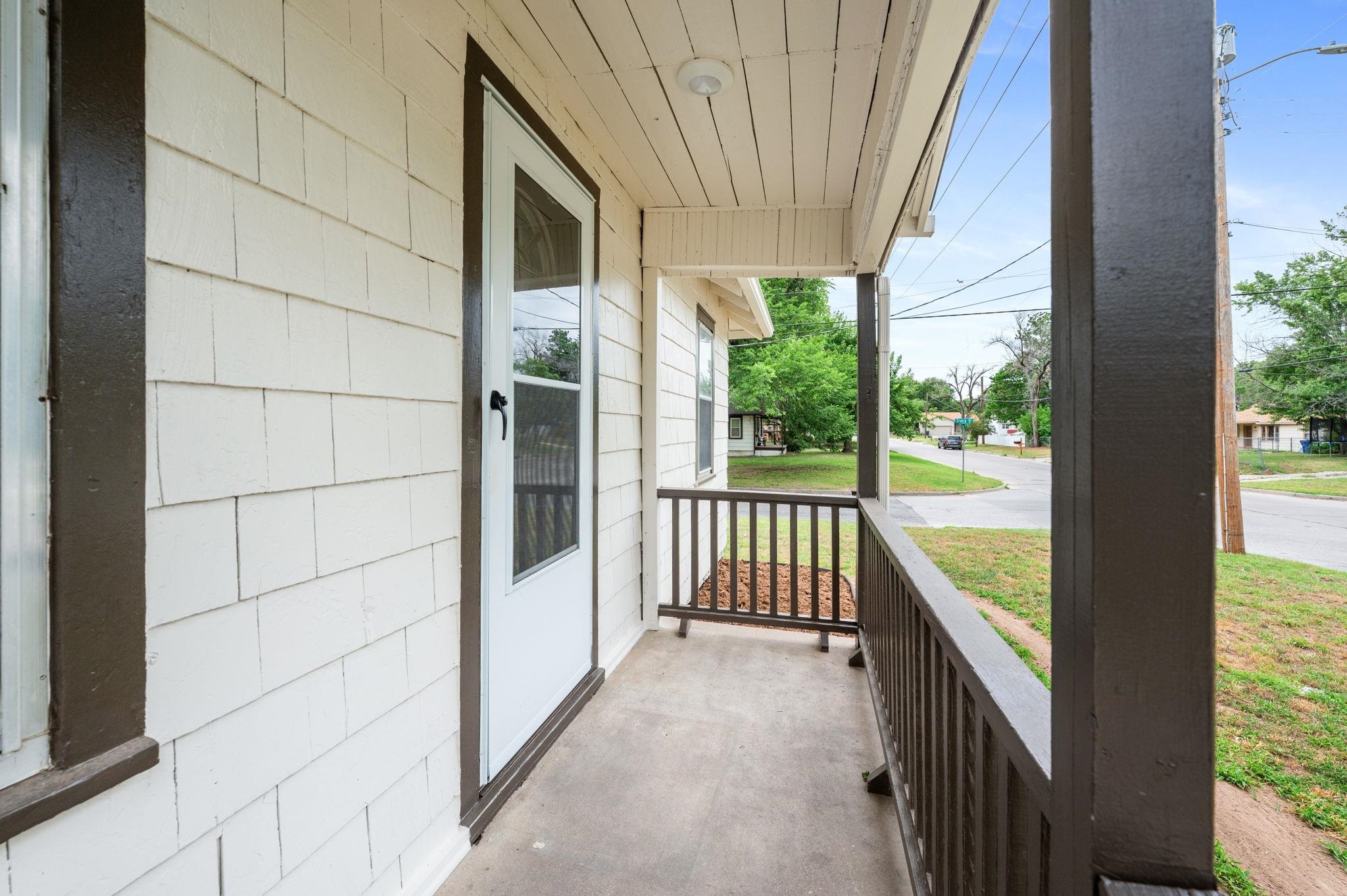 Wichita, Kansas 67212, United States, 3 Bedrooms Bedrooms, ,1 BathroomBathrooms,Residential,Pending,54223