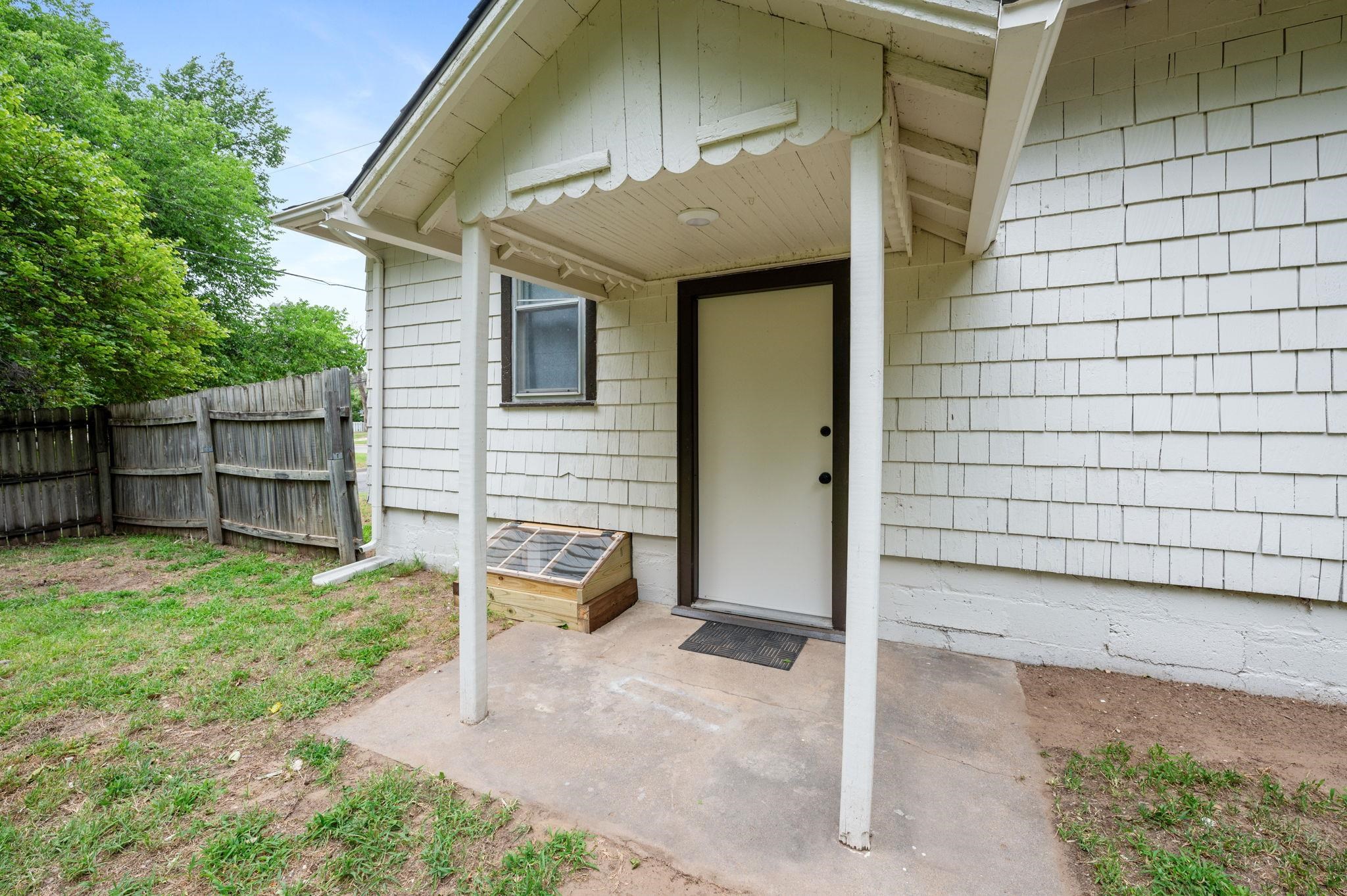 Wichita, Kansas 67212, United States, 3 Bedrooms Bedrooms, ,1 BathroomBathrooms,Residential,Pending,54223