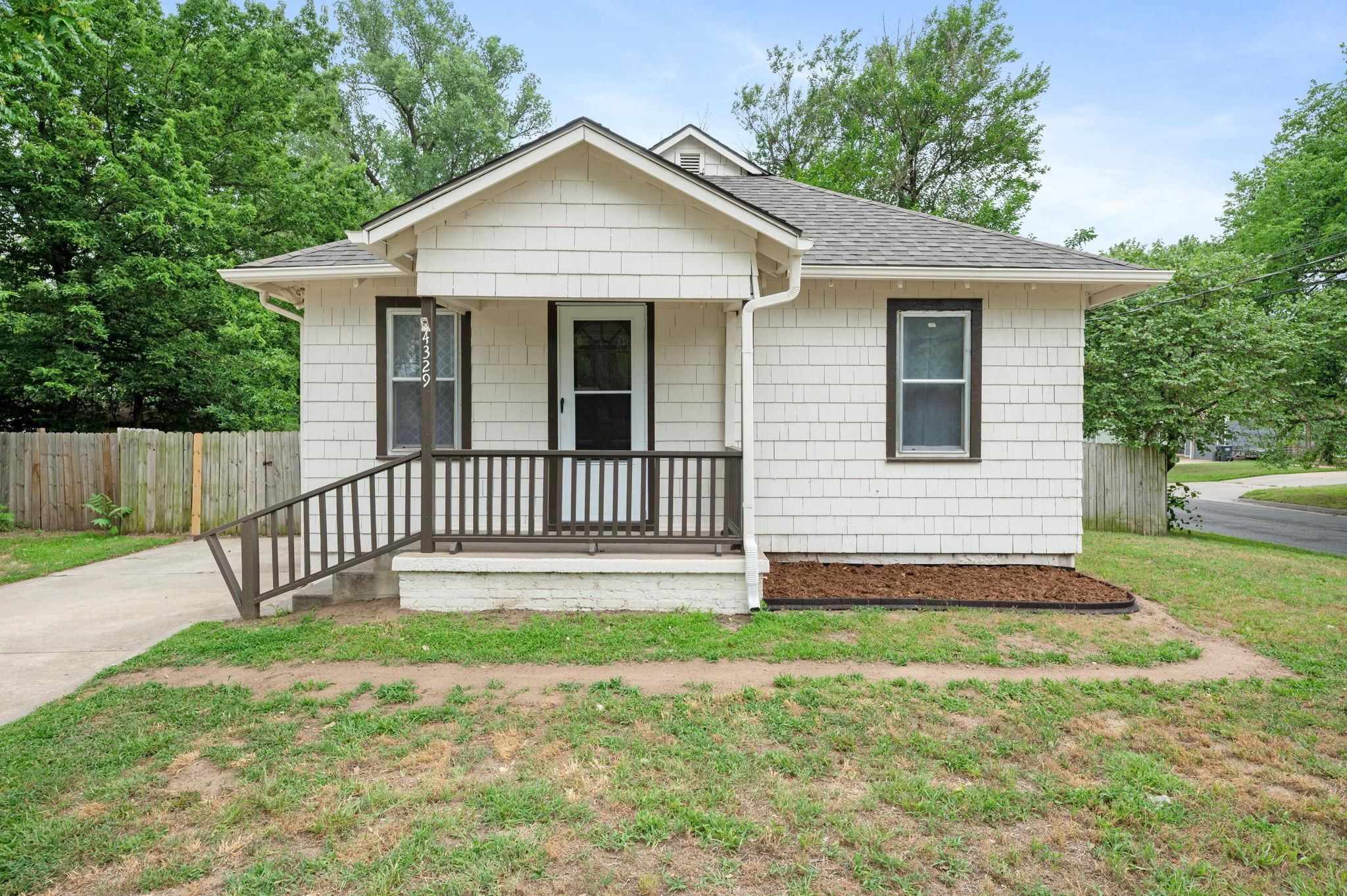 Wichita, Kansas 67212, United States, 3 Bedrooms Bedrooms, ,1 BathroomBathrooms,Residential,Pending,54223