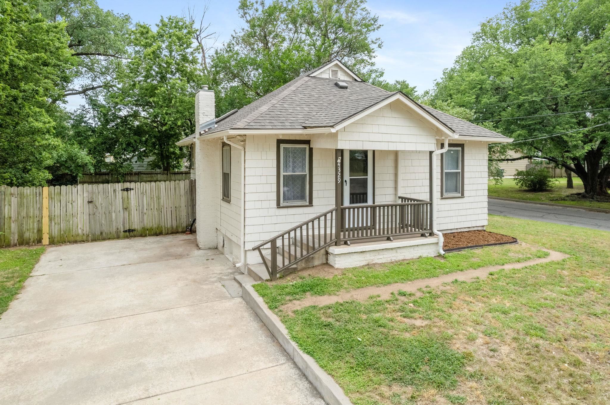 Wichita, Kansas 67212, United States, 3 Bedrooms Bedrooms, ,1 BathroomBathrooms,Residential,Pending,54223