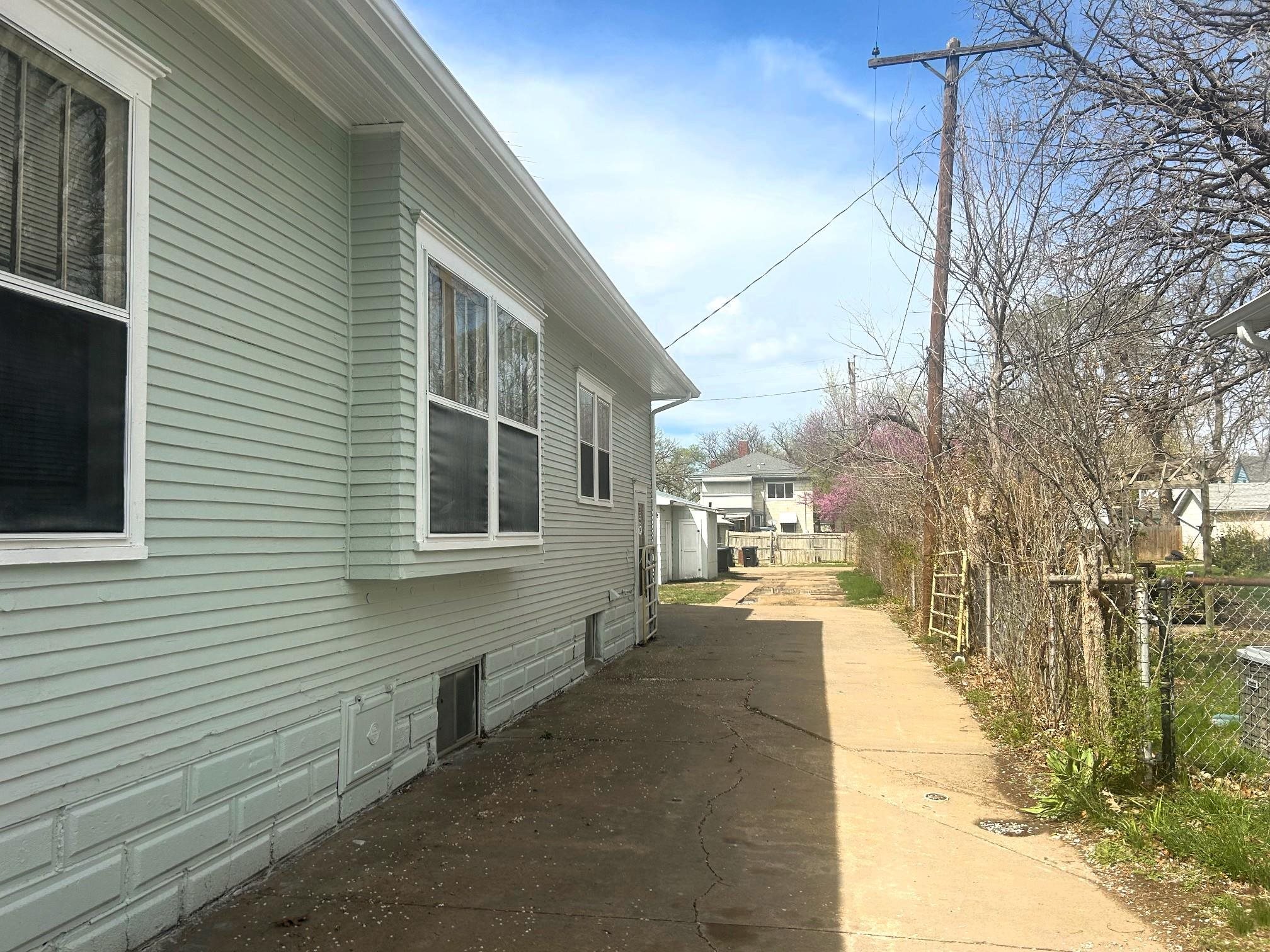 1010 State St, Salina, Kansas image 3