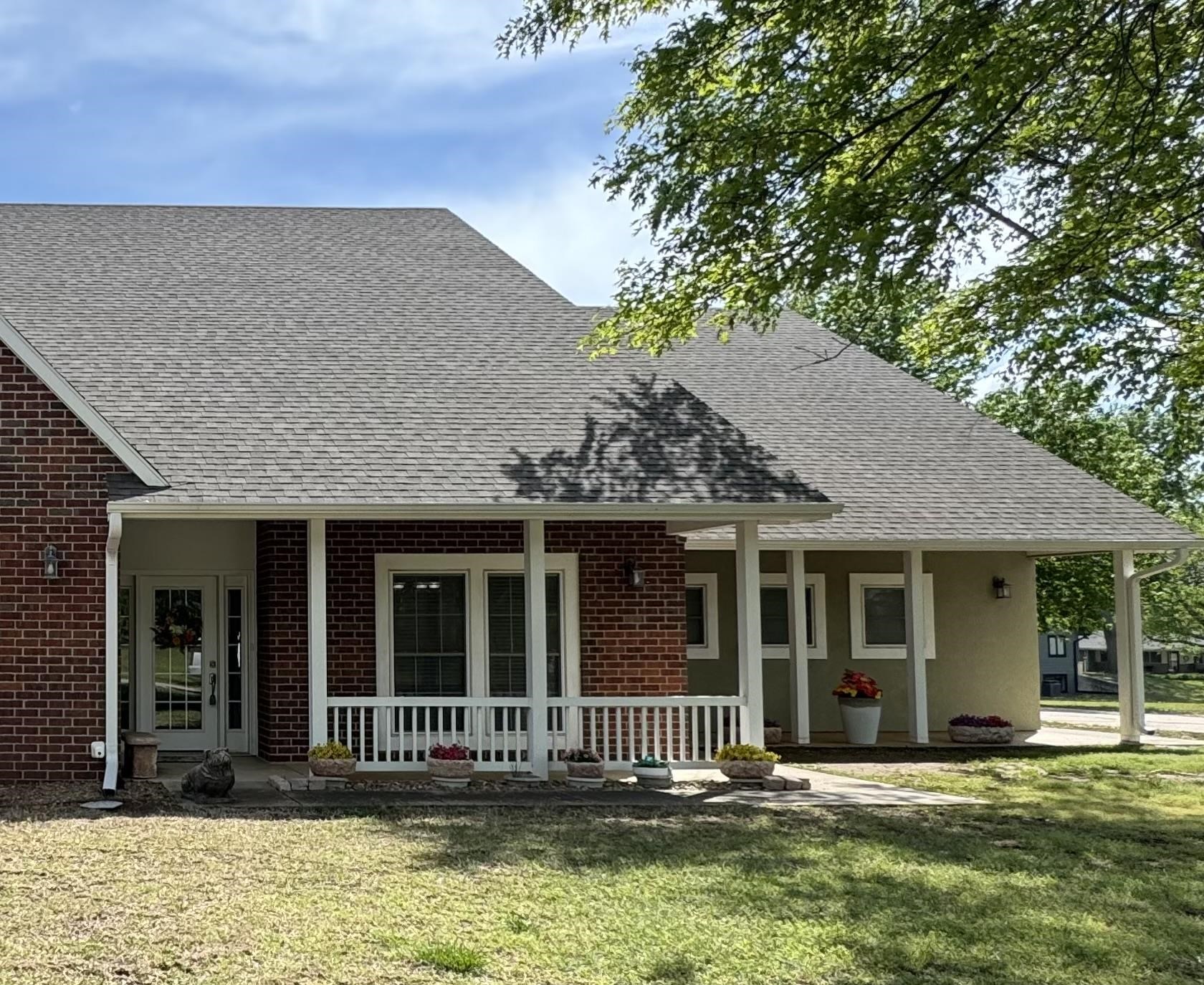 1923 Eastridge Dr, Arkansas City, Kansas image 3