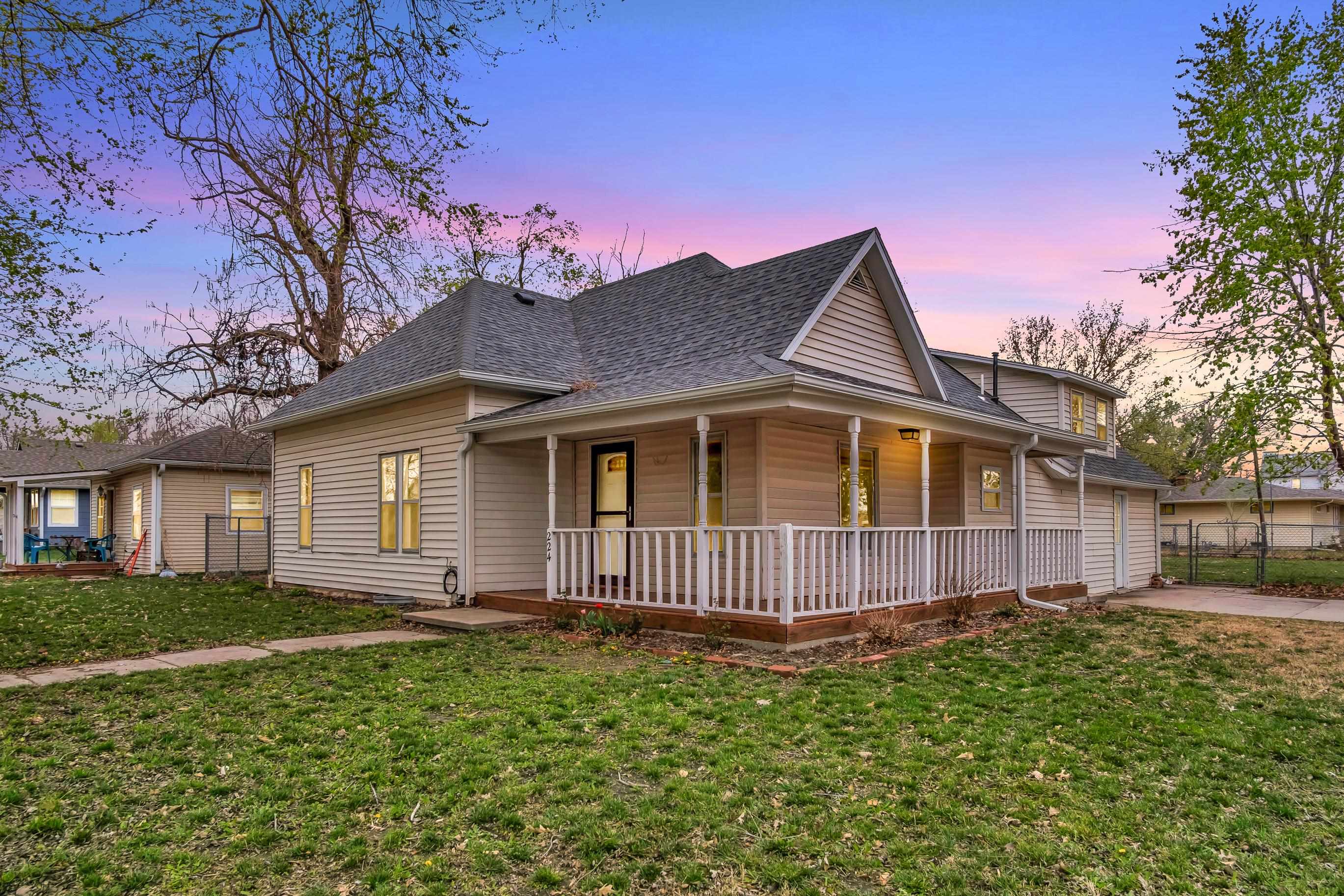 224 E Knott St, Hesston, Kansas image 1