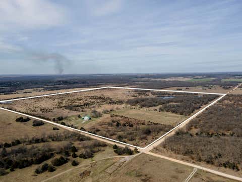 Townhouse For Sale - 3086 Saddle Road<br/> Elk City, KS 67344
