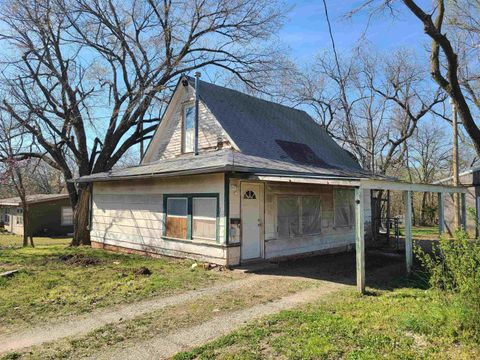 Homes For Sale - 1308 Pine St<br/> Cowley County, Winfield, KS 67156