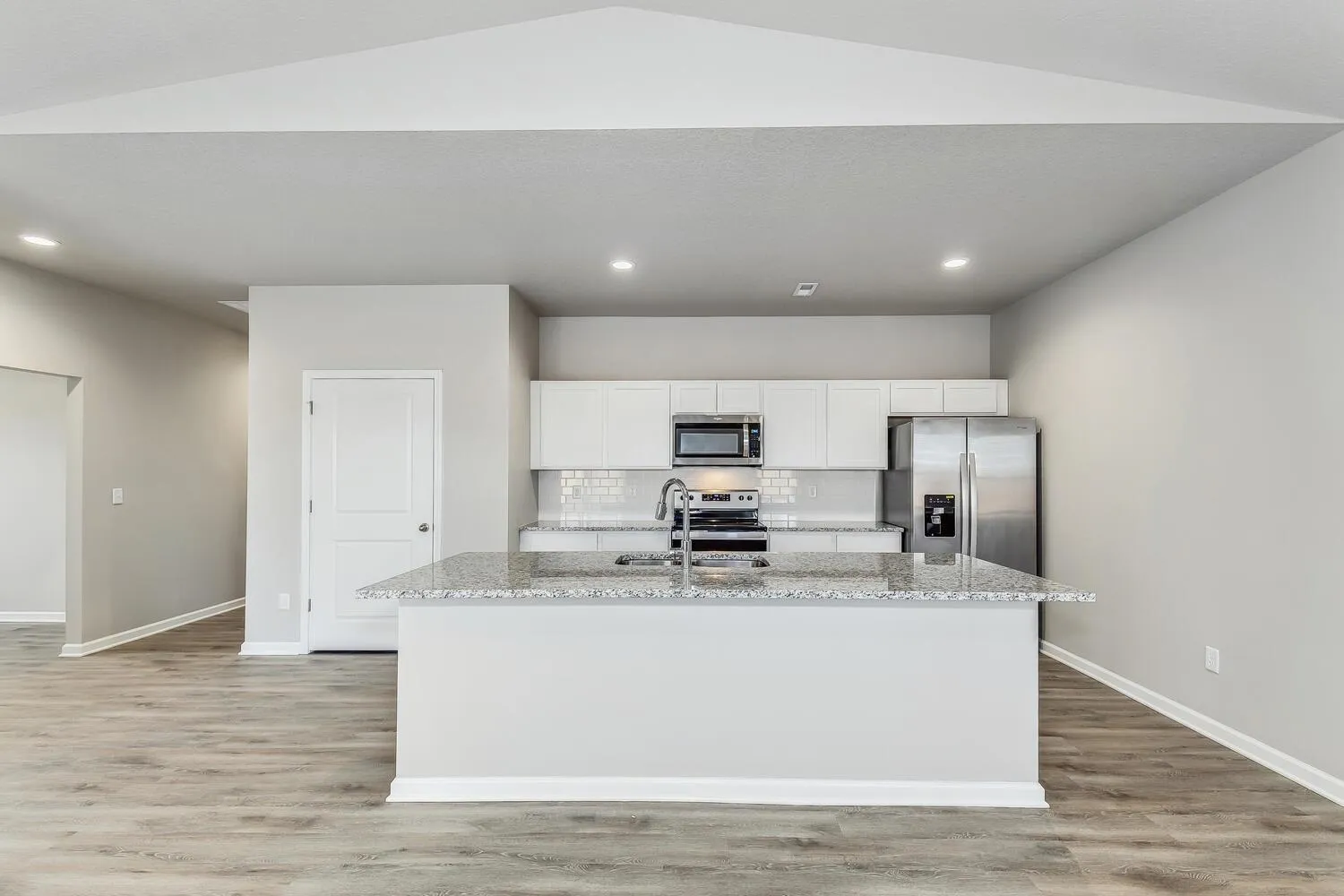 Newton, Kansas 67114, United States, 4 Bedrooms Bedrooms, ,2 BathroomsBathrooms,Residential,Pending,45495