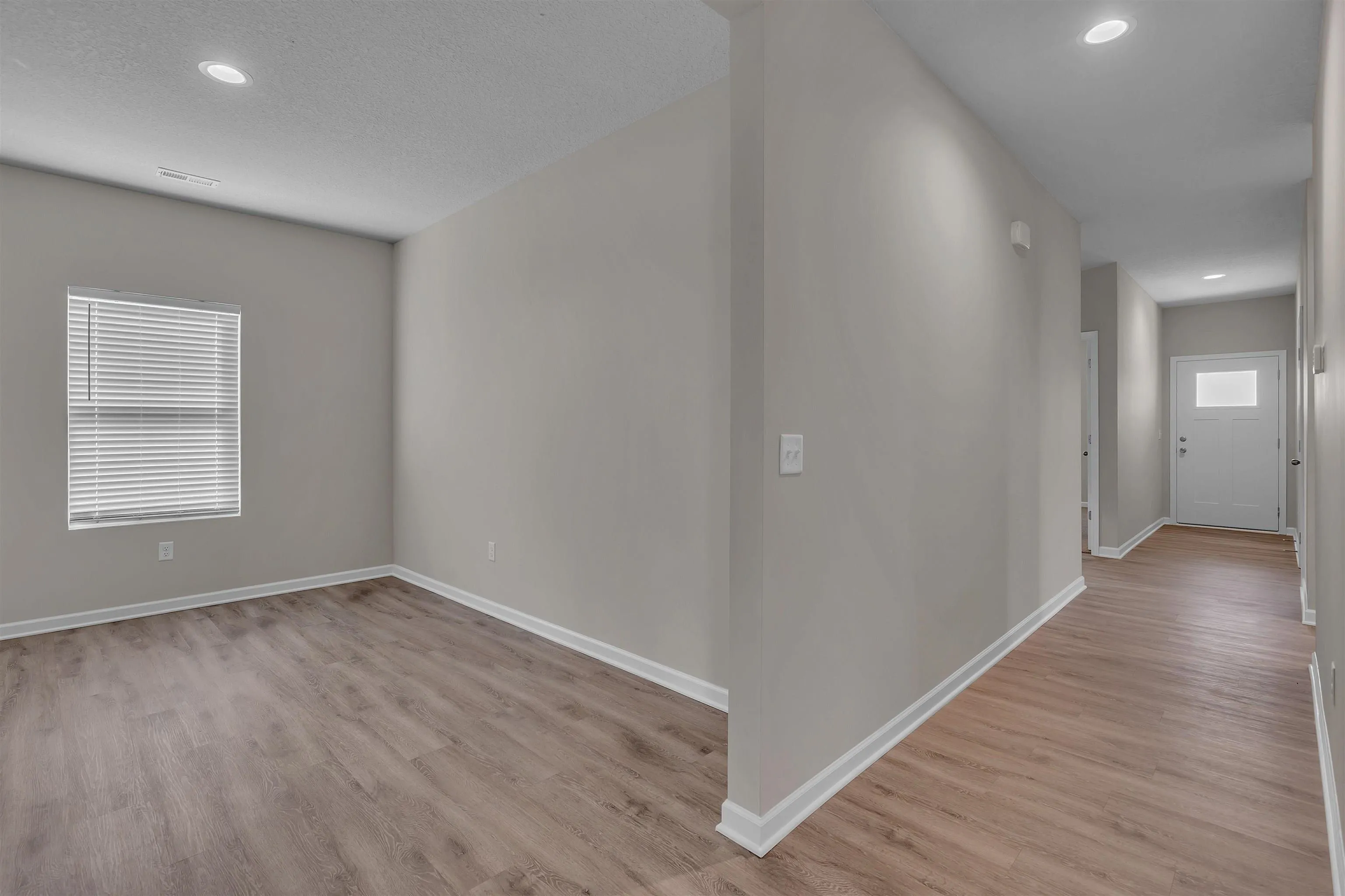 Newton, Kansas 67114, United States, 4 Bedrooms Bedrooms, ,2 BathroomsBathrooms,Residential,Pending,45495