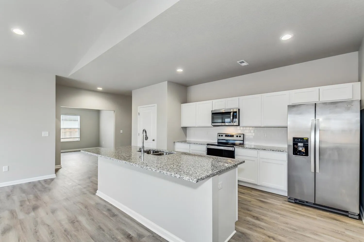 Newton, Kansas 67114, United States, 4 Bedrooms Bedrooms, ,2 BathroomsBathrooms,Residential,Pending,45495