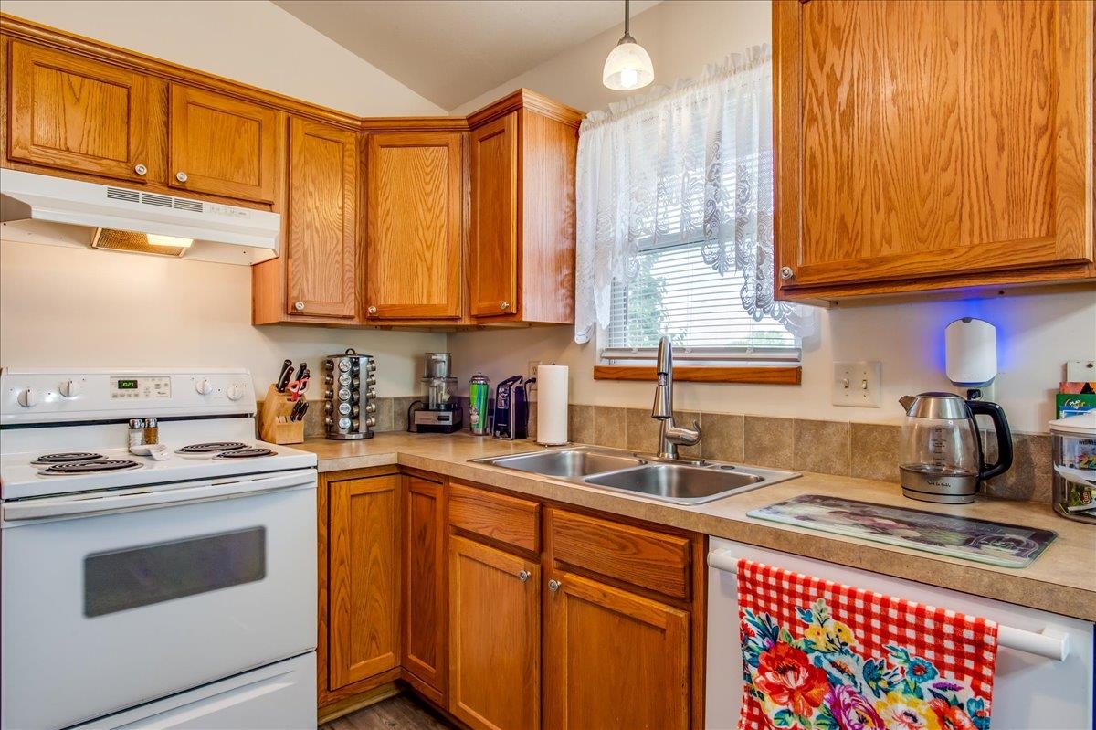 389 E Riley Ave, Haysville, Kansas image 14