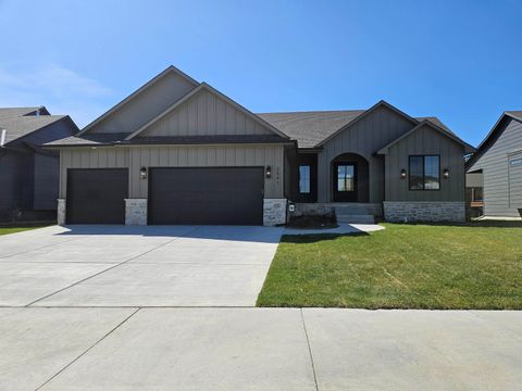 Homes For Sale - 2541 N Bluestone St<br/> Andover, KS 67002