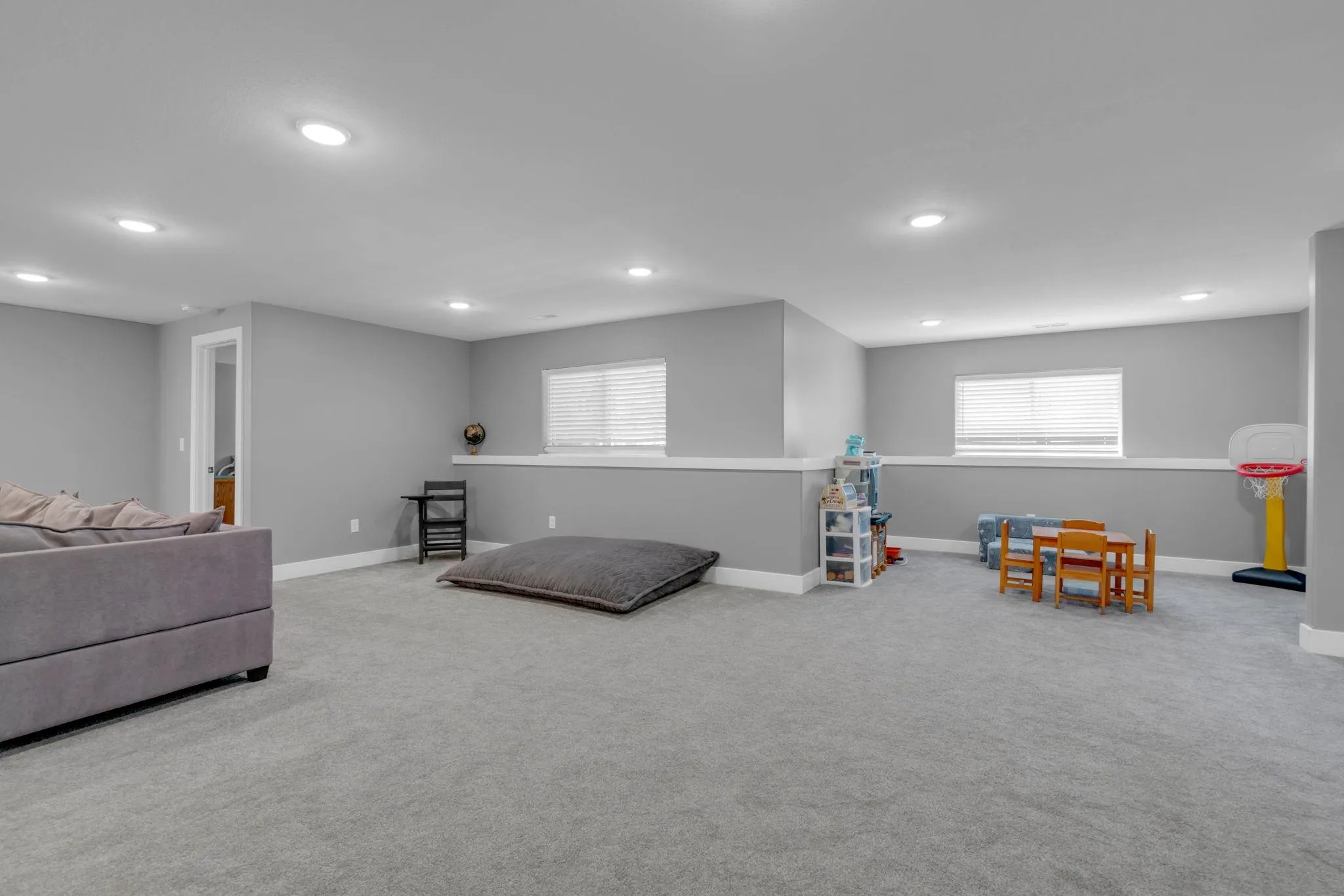 Wichita, Kansas 67204, United States, 5 Bedrooms Bedrooms, ,3 BathroomsBathrooms,Residential,Active,173686